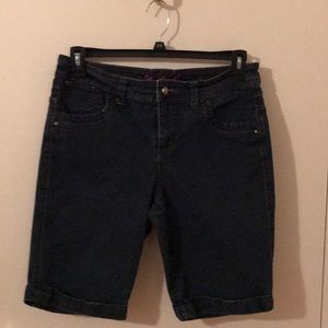 Gloria Vanderbilt cuffed shorts